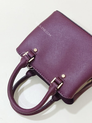Michael-Kors-35H9GGFC4L-Savvanah-Giftables-Mini-Merlot-Balilene-detail-belakang