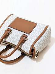 Michael-Kors-Carine-Extra-Small-Logo-Satchel-Vanilla-Balilene-detail-belakang