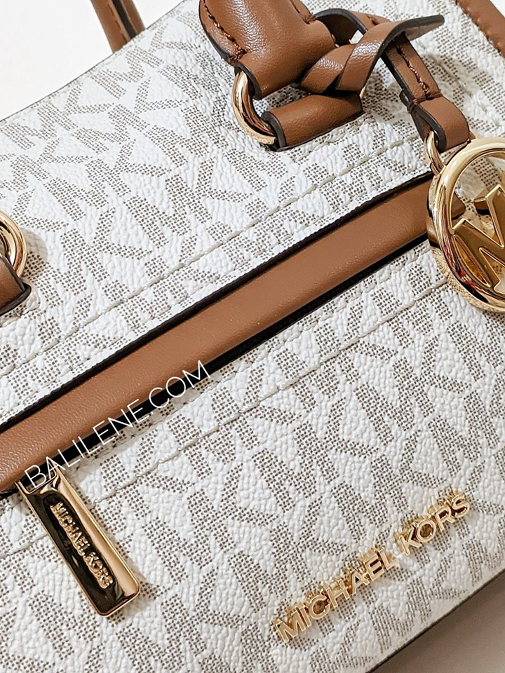 Michael-Kors-Carine-Extra-Small-Logo-Satchel-Vanilla-Balilene-detail-logo