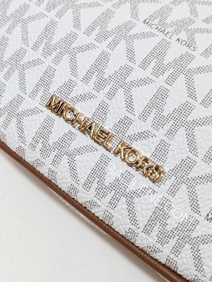 Michael-Kors-Cora-Mini-Zip-Pouchette-Vanilla-Balilene-detail-logo