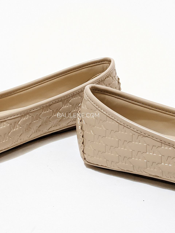 Michael-Kors-Fulton-Logo-Embossed-Faux-Leather-Moccasin-Camel-Balilene-detail-belakang