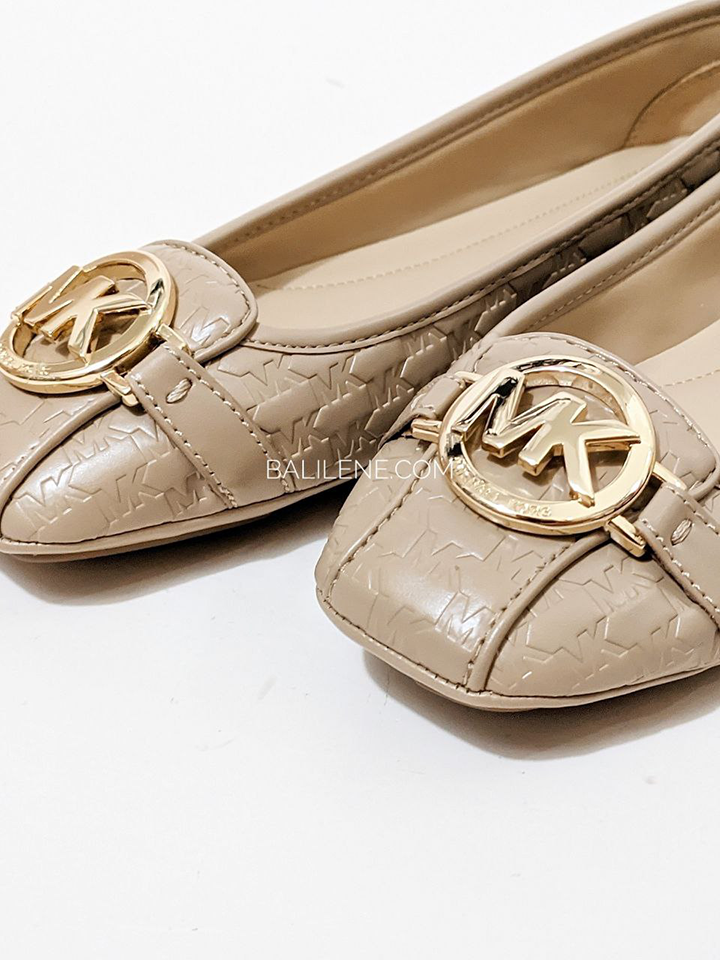 Michael-Kors-Fulton-Logo-Embossed-Faux-Leather-Moccasin-Camel-Balilene-detail-logo