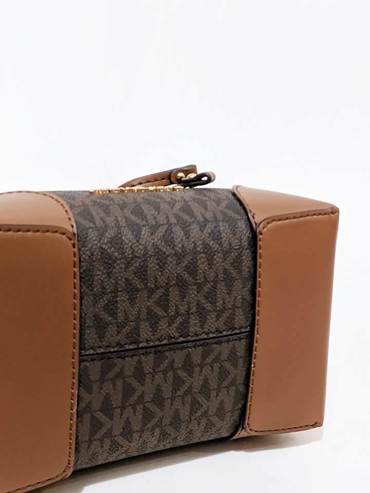 Michael-Kors-Mercer-Small-Drawstring-Bucket-Brown-Balilene-detail-bawah