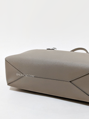 Tory-Burch-136091-Emerson-Small-Tote-Gray-Heron-Balilene-detail-bawah