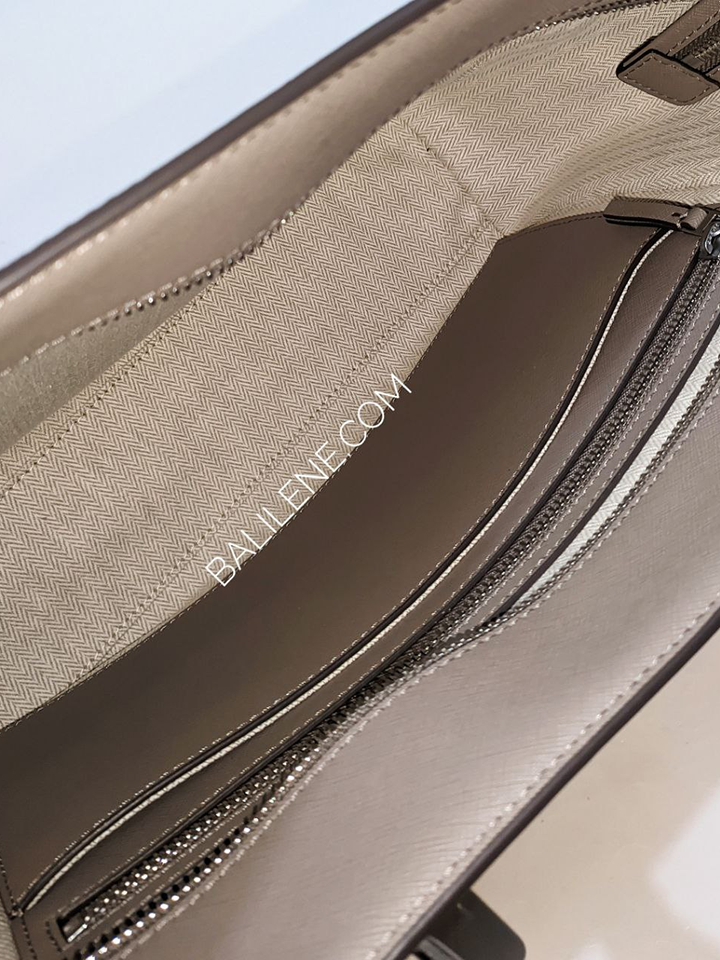 Tory-Burch-136091-Emerson-Small-Tote-Gray-Heron-Balilene-detail-dalam