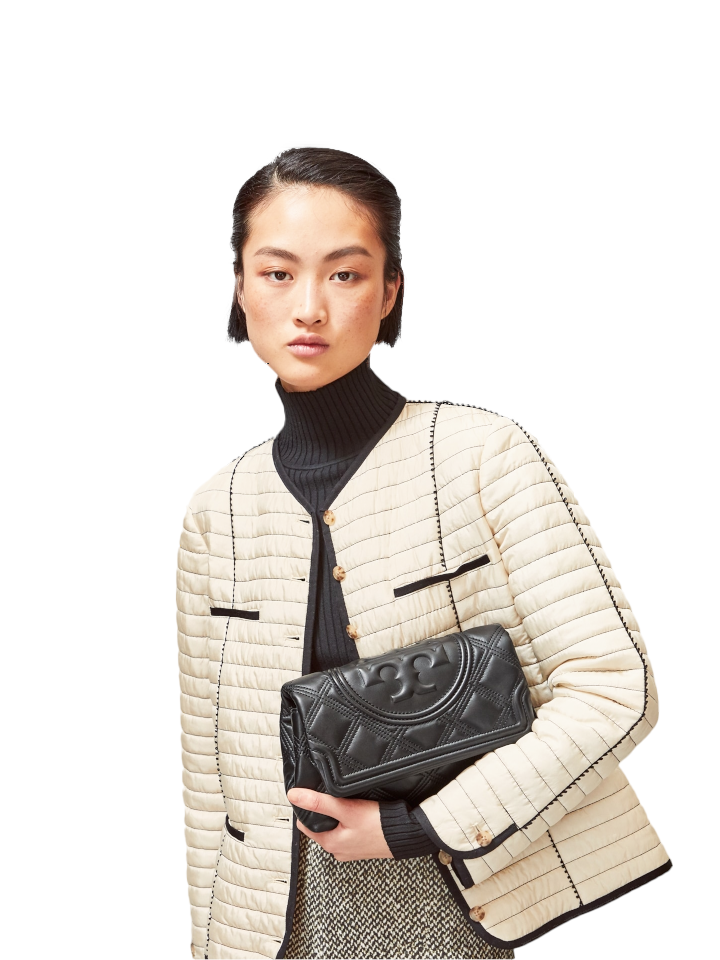 Tory-Burch-59690-Fleming-Soft-Clutch-Black-Balilene-onmodel