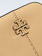 Tory-Burch-64447-McGraw-Camera-Bag-Jackfruit-Balilene-detail-logo