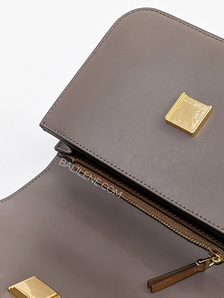 Tory-Burch-73589-Eleanor-Small-Convertible-Shoulder-Bag-Clam-Shell-Brown-Balilene-detail-penutup