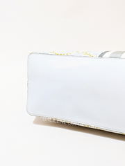 Tory-Burch-82593-T-Monogram-Canvas-Floral-Vine-Top-Zip-Tote-Ivory-Balilene-detail-bawah