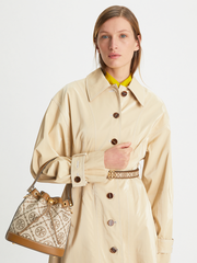 Tory-Burch-84336-T-Monogram-Jacquard-Bucket-Bag-Hazelnut-Brown-Balilene-onmodel