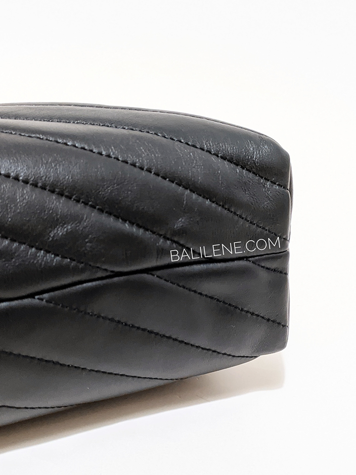 Tory-Burch-85173-Kira-Chevron-Half-Moon-Black-Rolled-Gold-Balilene-detail-bawah