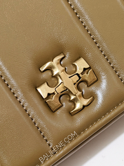 Tory-Burch-87244-Kira-Chain-Shoulder-Bag-Toasted-Sesame-Balilene-detail-logo