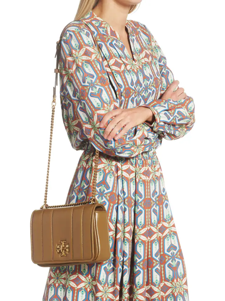 Tory-Burch-87244-Kira-Chain-Shoulder-Bag-Toasted-Sesame-Balilene-onmodel