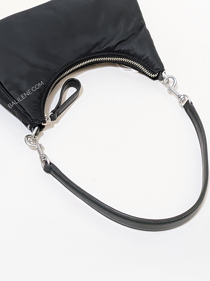 Tory-Burch-88885-Mercer-Small-Nylon-Crescent-Bag-Black-Balilene-detail-belakang