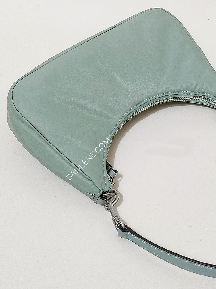 Tory-Burch-88885-Mercer-Small-Nylon-Crescent-Bag-Blue-Celadon-Balilene-detail-belakang