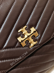 Tory-Burch-90446-Kira-Chevron-Convertible-Shoulder-Bag-Tempranillo-Balilene-detail-logo