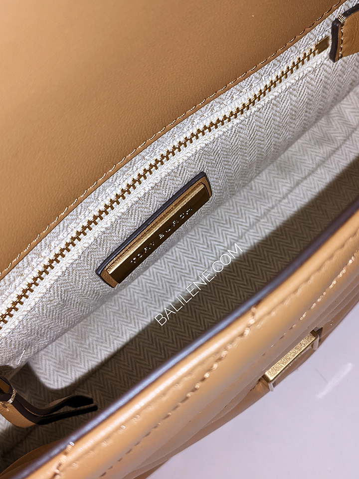Tory-Burch-90452-Kira-Chevron-Small-Convertible-Shoulder-Bag-Almond-Brown-Balilene-detail-dalam