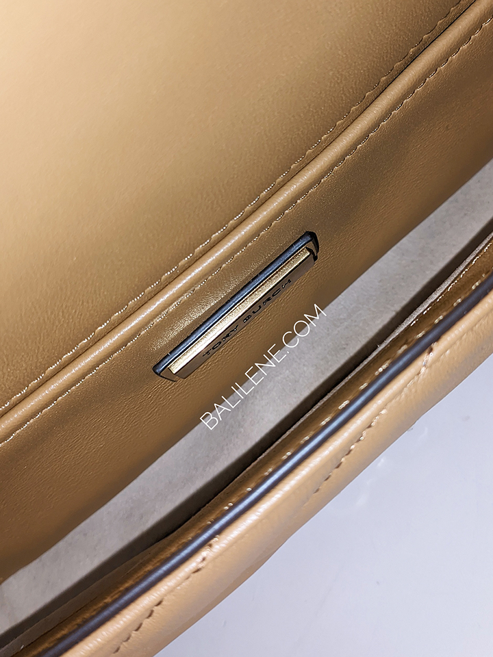 Tory-Burch-90458-Kira-Chevron-Tassel-Small-Flap-Shoulder-Bag-Almond-Brown-Balilene-detail-dalam