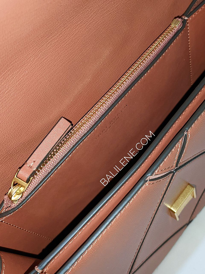 Tory-Burch-Eleanor-Diamond-Quilted-Convertible-Shoulder-Bag-Toasted-Pecan-Balilene-detail-dalam