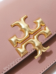 Tory-Burch-Eleanor-Textured-Phone-Crossbody-Bag-Meadowsweet-Balilene-detail-logo