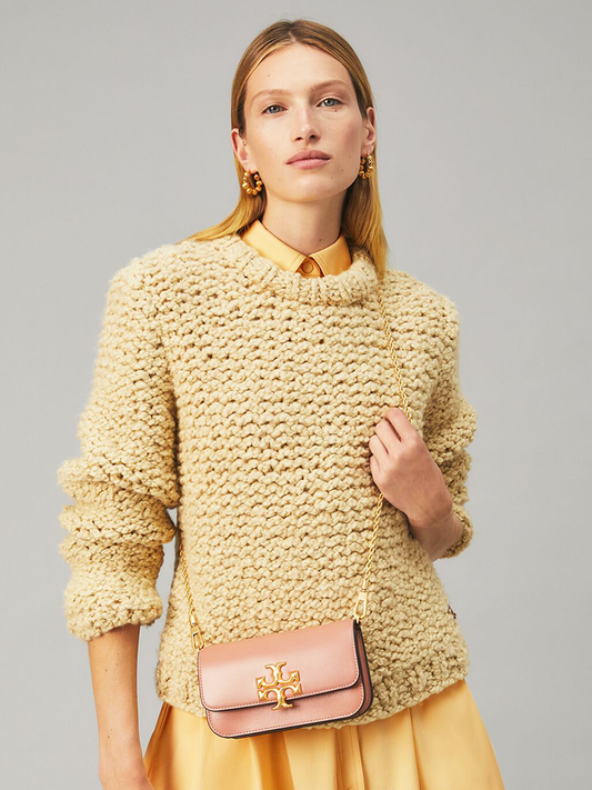 Tory-Burch-Eleanor-Textured-Phone-Crossbody-Bag-Meadowsweet-Balilene-onmodel