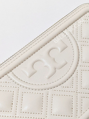 Tory-Burch-Fleming-Double-Zip-Mini-Bag-Cream-Balilene-detail-logo