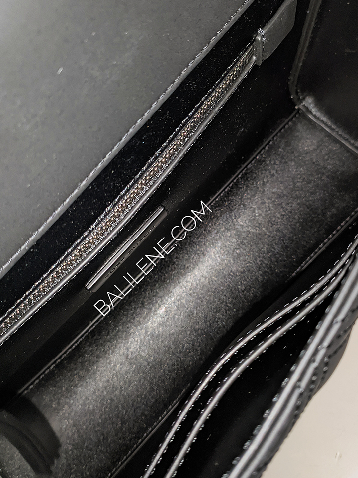 Tory-Burch-Fleming-Matte-Convertible-Shoulder-Bag-Black-Balilene-detail-dalam