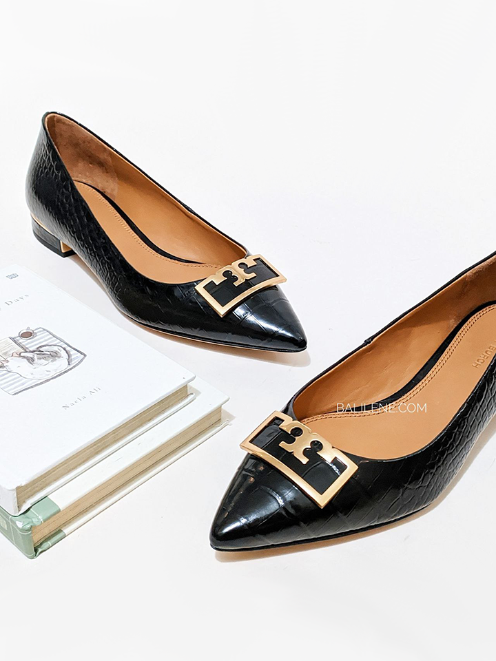 Tory-Burch-Gigi-20mm-Pointed-Toe-Flat-Croco-Embossed-Black-Balilene-detail-depan