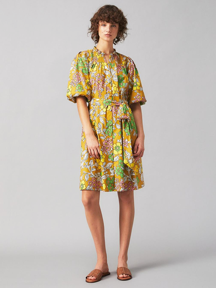 Tory-Burch-Ines-Slide-Calf-Leather-Tan-Spark-Balilene-onmodel