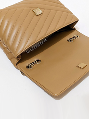Tory-Burch-Kira-Chevron-Convertible-Shoulder-Bag-Dusty-Almond-Balilene-detail-penutup
