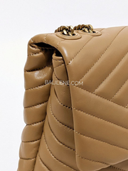 Tory-Burch-Kira-Chevron-Convertible-Shoulder-Bag-Dusty-Almond-Balilene-detail-samping