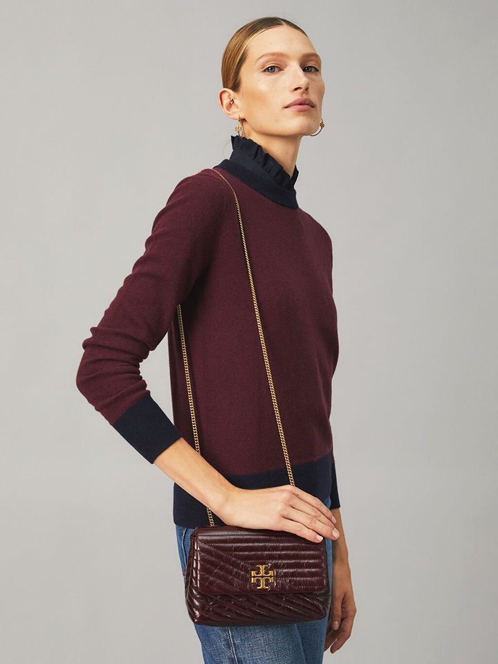 Tory-Burch-Kira-Chevron-Glazed-Mini-Bag-Fig-Balilene-onmodel