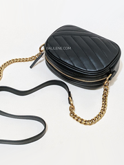 Tory-Burch-Kira-Chevron-Small-Camera-Bag-Black-Balilene-detail-belakang
