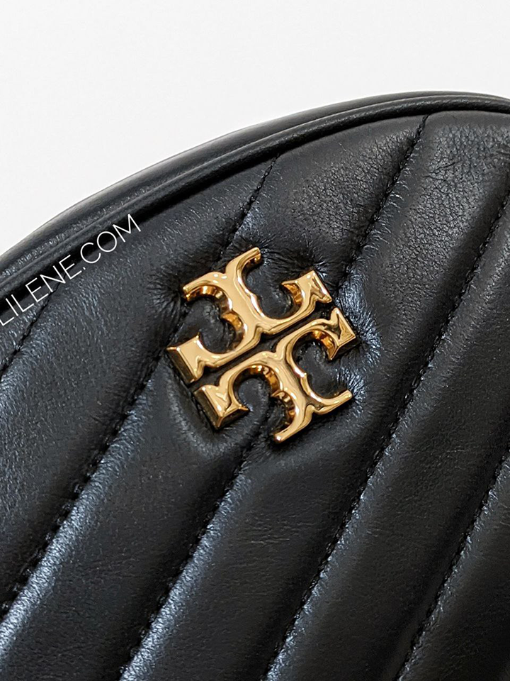 Tory-Burch-Kira-Chevron-Small-Camera-Bag-Black-Balilene-detail-logo