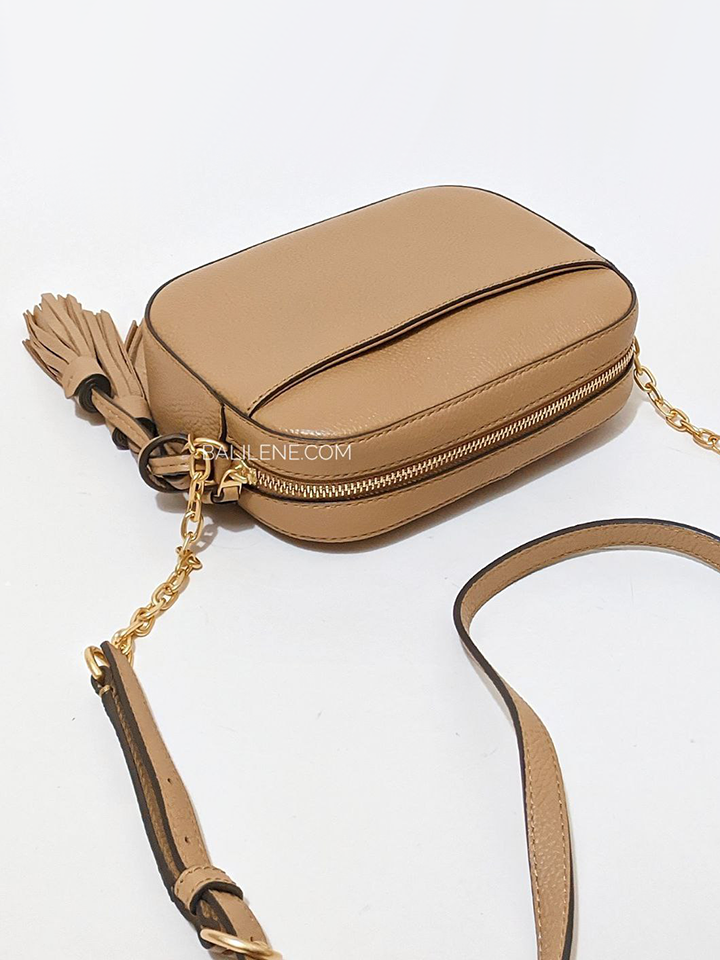 Tory-Burch-McGraw-Camera-Bag-Tiramisu-Balilene-detail-belakang