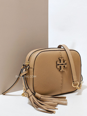 Tory-Burch-McGraw-Camera-Bag-Tiramisu-Balilene-detail-depan