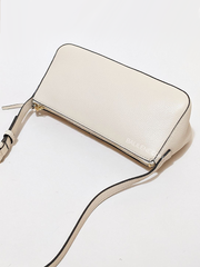 Tory-Burch-McGraw-Wedge-Shoulder-Bag-Brie-Balilene-detail-belakang