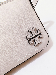 Tory-Burch-McGraw-Wedge-Shoulder-Bag-Brie-Balilene-detail-logo
