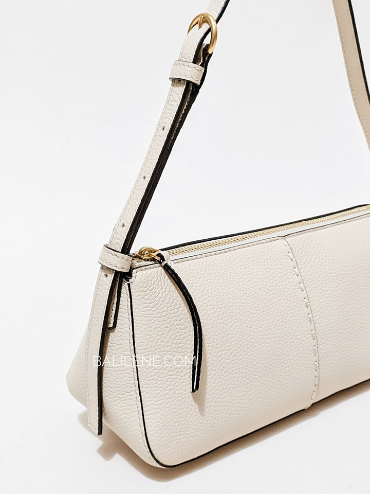 Tory-Burch-McGraw-Wedge-Shoulder-Bag-Brie-Balilene-detail-samping