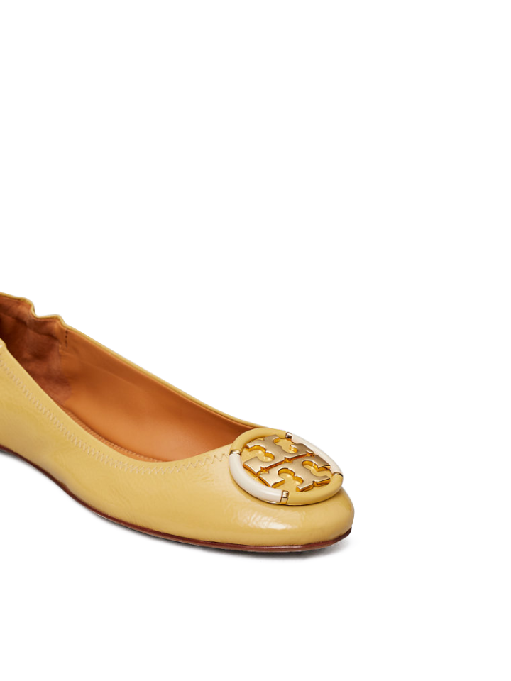 Tory-Burch-Multi-Logo-Ballet-Flat-In-Cornbread-Balilene-depan