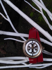 Tory-Burch-TBW4031-Reva-Double-Wrap-Red-Gold-Tone-Watch-Balilene-detail