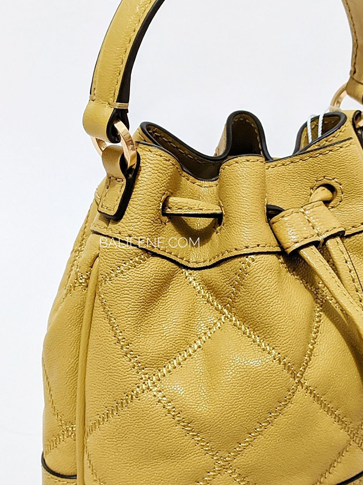 Tory-Burch-Willa-Mini-Bucket-Bag-Golden-Sunset-Balilene-detail-samping