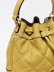 Tory-Burch-Willa-Mini-Bucket-Bag-Golden-Sunset-Balilene-detail-samping
