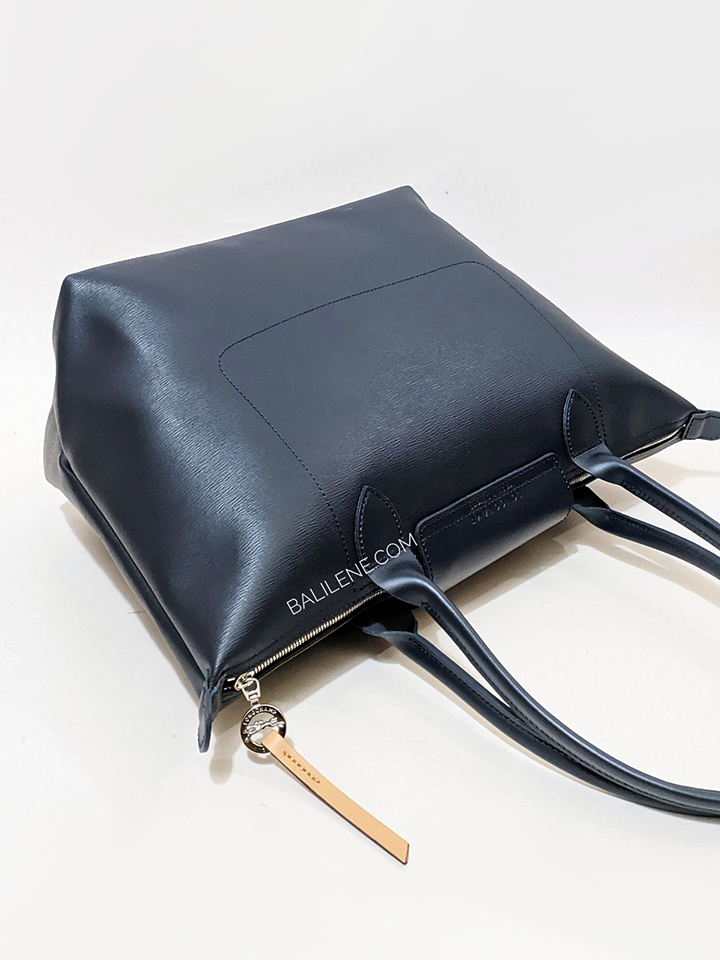 detail-bagian-belakang-Longchamp-Le-Pliage-City-Small-Shoulder-Bag-Navy