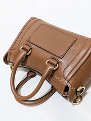 detail-bagian-belakang-Michael-Kors-Carine-Extra-Small-Pebbled-Leather-Satchel-Luggage