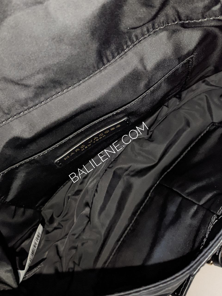 detail-bagian-dalam-Marc-Jacobs-Preppy-Nylon-Natasha-Medium-Crossbody-Bag-Black