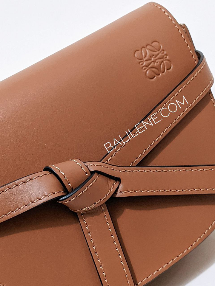 detail-bagian-depan-Loewe-Mini-Gate-Dual-Bag-In-Soft-Calfskin-And-Jacquard-Tan