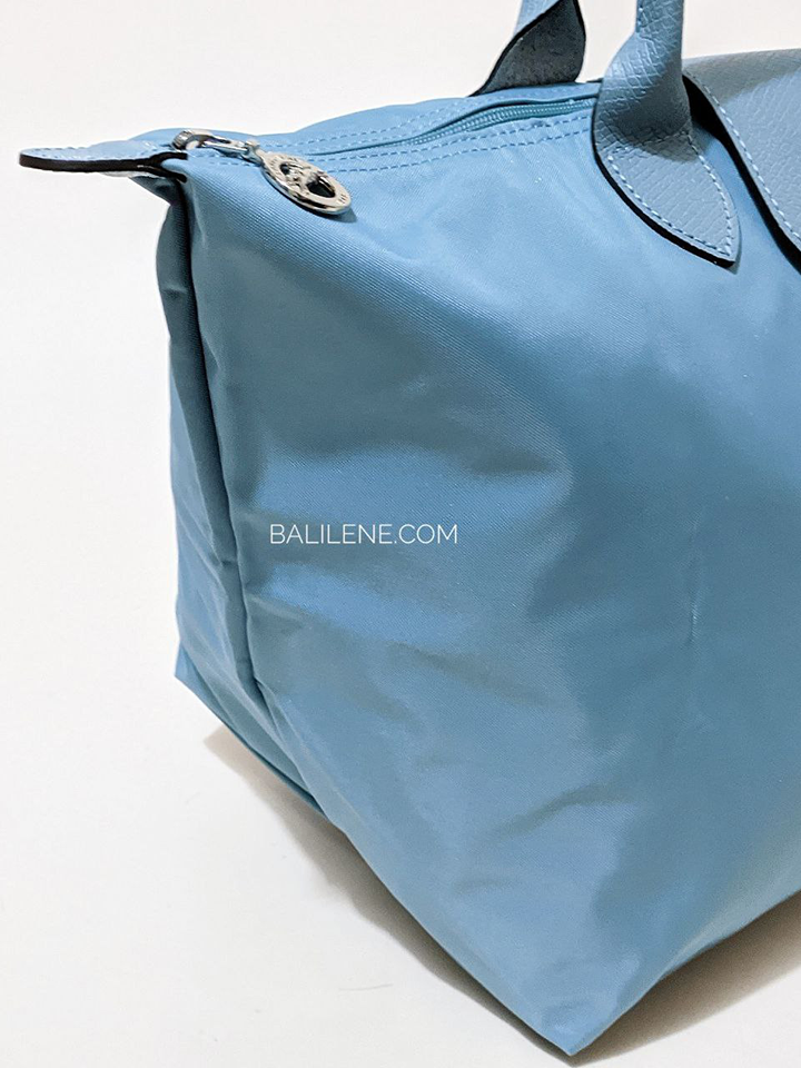 detail-bagian-zip-samping-Longchamp-Le-Pliage-Club-Medium-Top-Handle-Bag-Norway