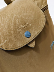 detail-logo-Longchamp-Le-Pliage-Club-Backpack-Bag-Khaki