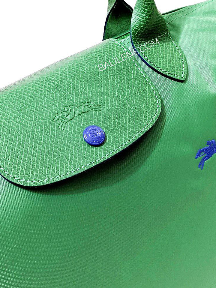 detail-logo-Longchamp-Le-Pliage-Club-Medium-Shoulder-Bag-Cactus